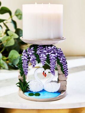 🦢 Bath & Body Works White Swan and Bridge Candle Holder